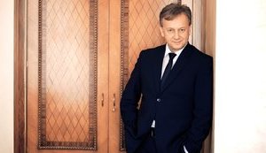 Почетного консула Бельгии Гарцулу избили во Львове из-за парковки автомобиля