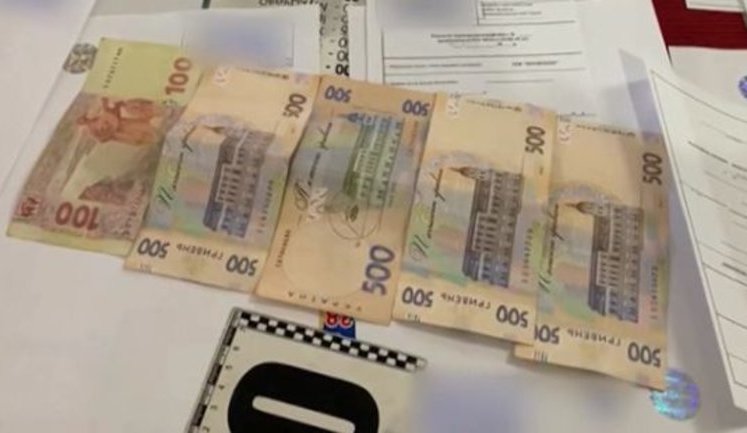 На территории мукачевского автовокзала работники продавали фальшивые COVID-справки за 350 грн. ВИДЕО+ФОТОрепортаж