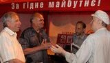 Коммунисты устрили ночной дозор возле памятника Ленину и собирают деньги на его восстановление. ФОТОрепортаж.