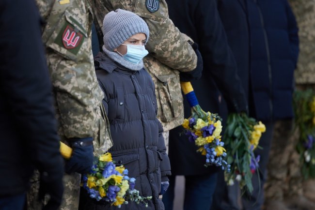 Zelenskyi honors servicepersons who died for Ukraines independence 14