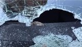 На парковке в центре Киева неизвестные измазали автомобили коричневым веществом и разбили лобовые стекла. ВИДЕО+ФОТО