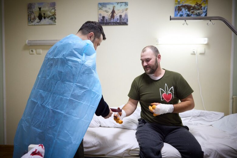 Зеленський нагородив поранених у Кропивницькому