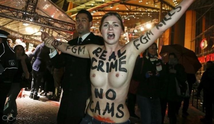 Naked Femen Girls Broke Through on The Berlin Festival Red Carpet. PHOTOS