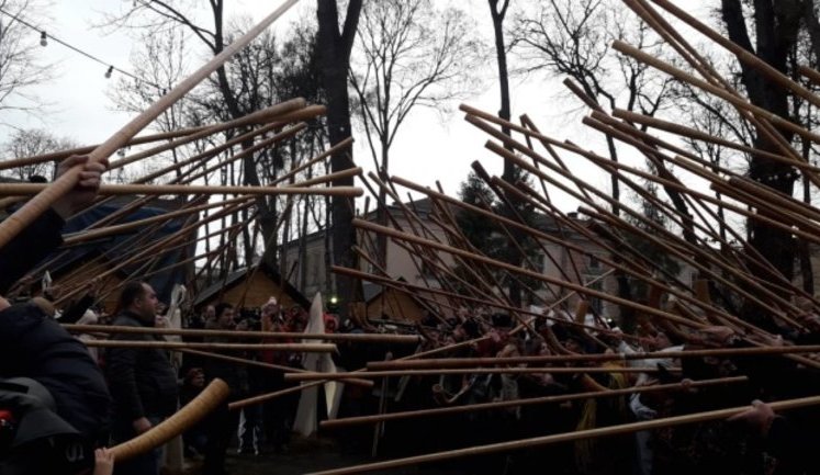 Рекорд України: в Івано-Франківську одночасно гули 146 трембіт. ВIДЕО