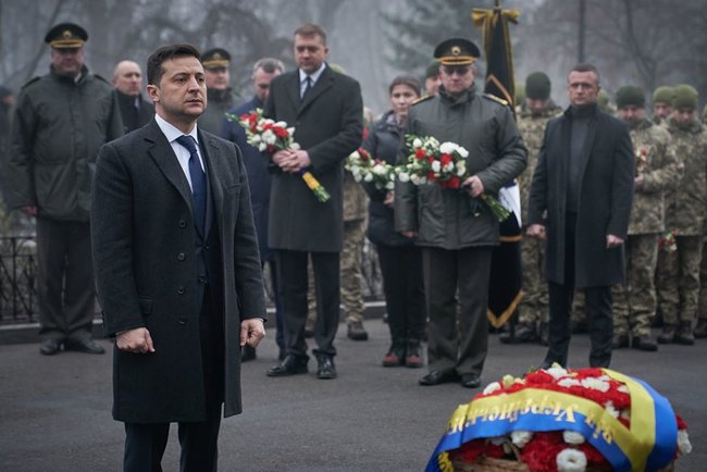 Зеленський вшанував память Героїв Крут 01