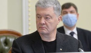 В Донецкой и Луганской областях необходимо ввести военное положение, - Порошенко