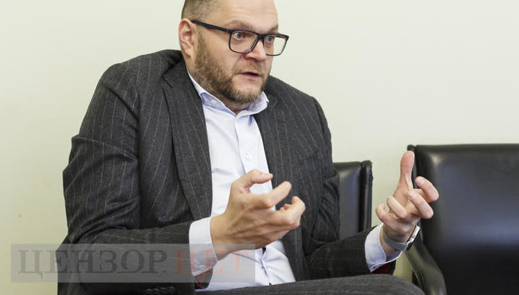 Зарплаты на госслужбе должны быть больше, чем в бизнесе, – Бородянский