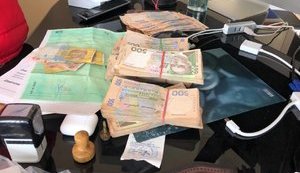 Благотворительный фонд, незаконно продававший гумпомощь, разоблачен в Киеве