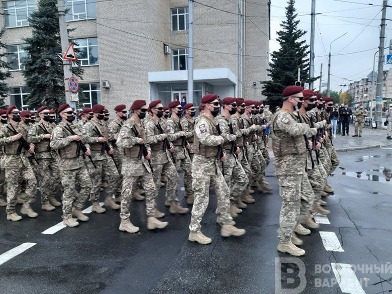 У Сєверодонецьку вперше відбувся військовий парад 04