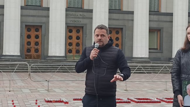 Активисты требовали под Радой отставки Степанова: Украина в Европе на первых местах по количеству COVID-смертей и на последних - по вакцинации 05