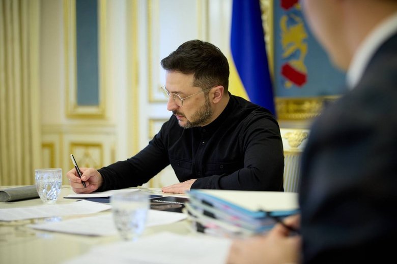 Зеленский собрал совещание по санкциям против РФ