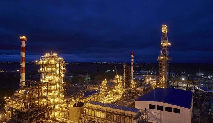 Drone attack on Tyumen Oil Refinery damages water supply system and distillation column – Russian media
