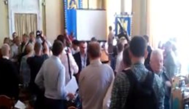 Scuffle occurred in Lviv City Council: right-wing activists broke into building, blocked rostrum
