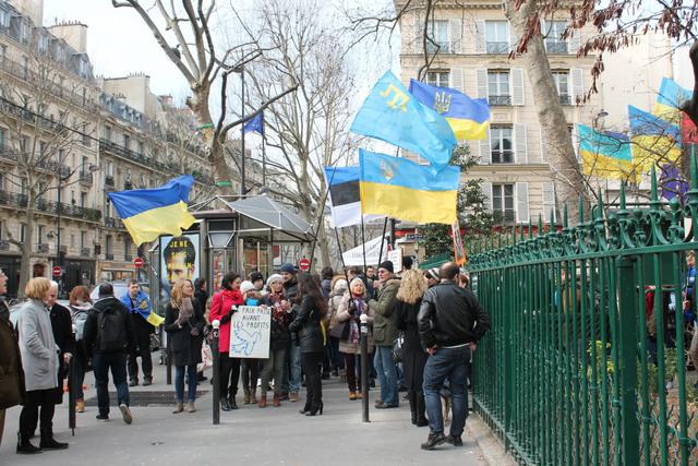 акция париж марш