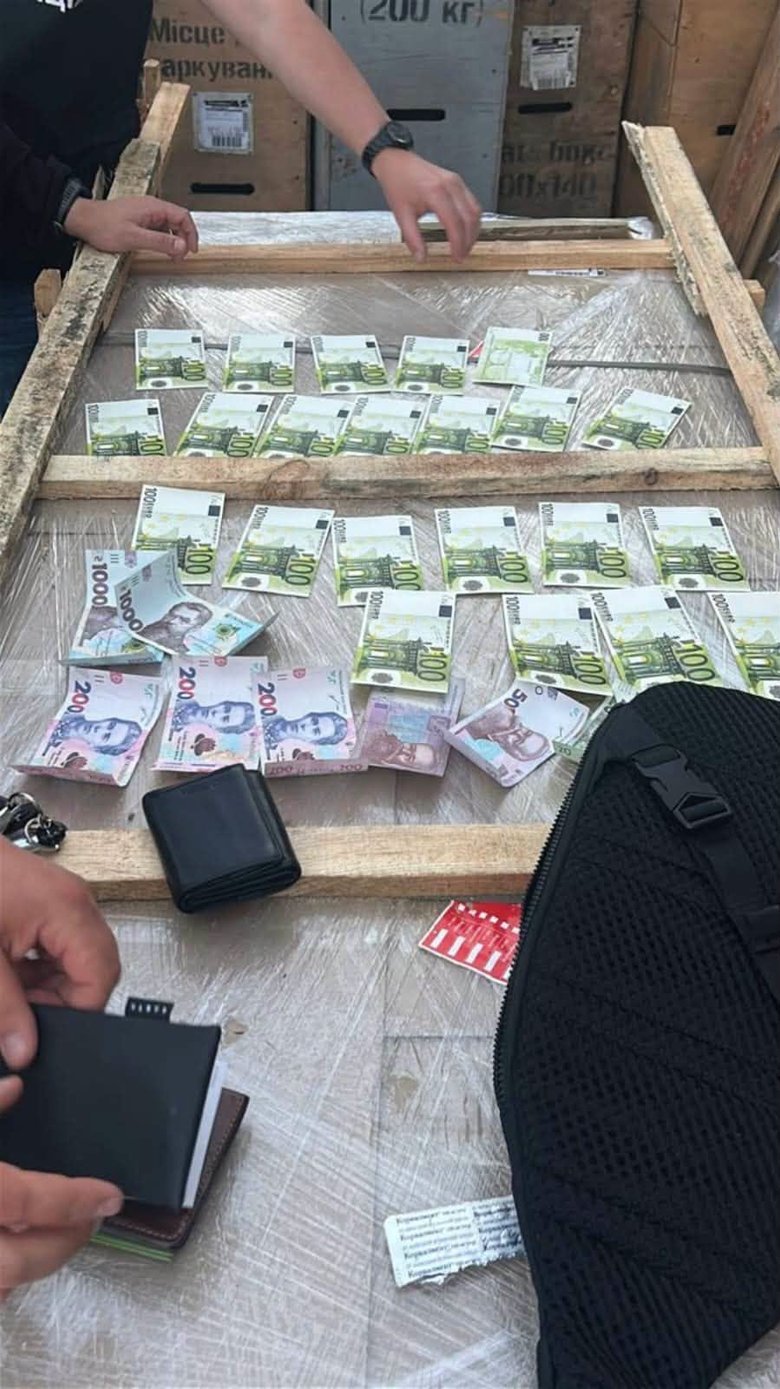 Жителя Черниговской области задержали за попытку незаконной переправки через границу двух человек