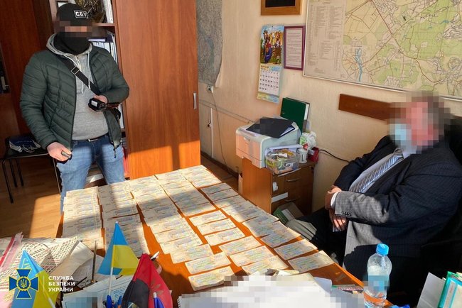 СБУ поймала на взятке чиновника Национальной академии наук 02