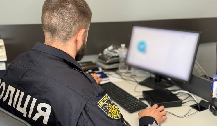 Поліція викрила зловмисників, які виманили понад мільйон гривень, обіцяючи фейкову допомогу. ФОТОрепортаж