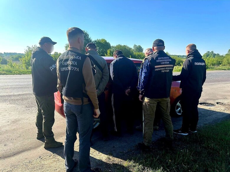 На Волыни раскрыли схему выезда уклонистов через Закарпатье за 8000 евро