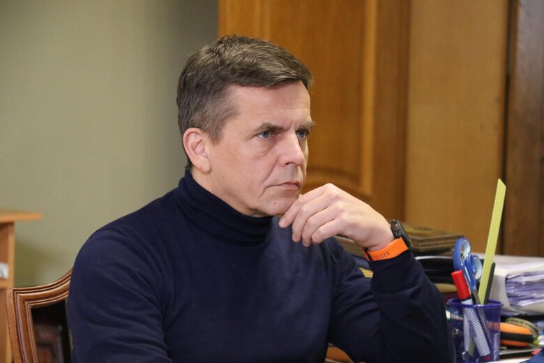 Під час війни обираєш між поганим і ще гіршим. Міський голова Житомира Сухомлин – про допомогу ЗСУ, відібраний ПДФО, бомбосховища, дрони і тиск на місцеве самоврядування 01
