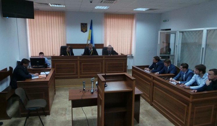 Суд щодо вбивства Бузини перенесли на місяць через неявку потерпілої та одного з адвокатів. ФОТОрепортаж