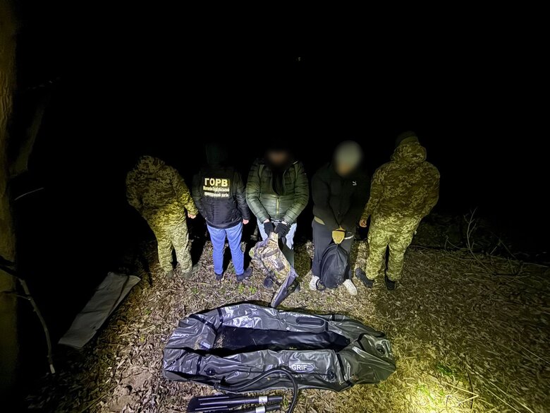 На Вінниччині викрито злочинне угруповання, яке переправляло людей через кордон