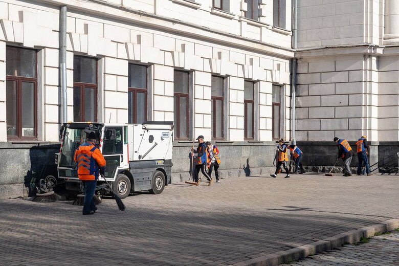 Обстріл Дніпра. Пошкоджено будівлю облради