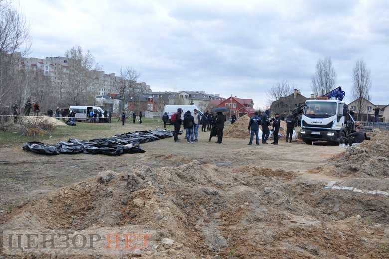 Exhumation of Ukrainians killed by occupiers began in Bucha 12