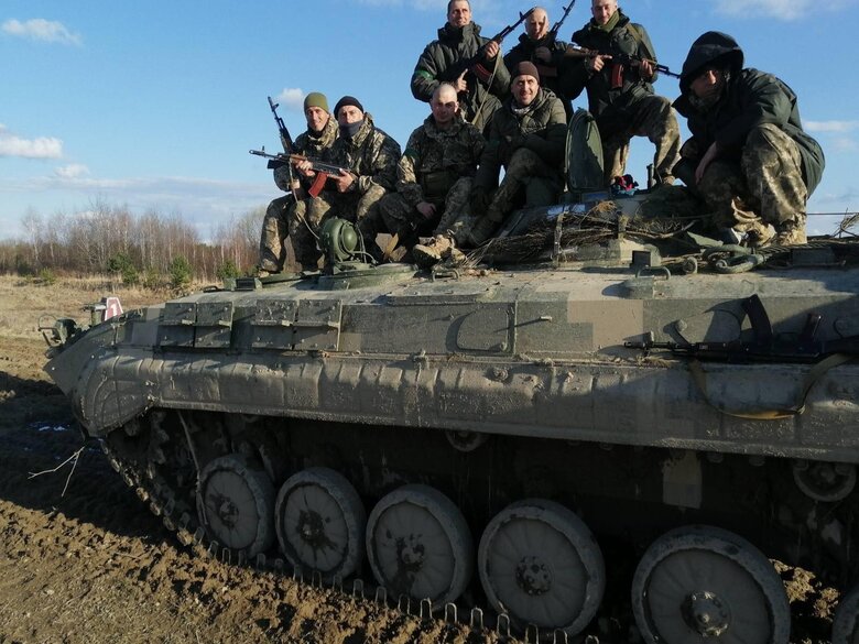 Бойовий медик Олександр Волков – про реалії війни: Знявши з ноги командира берці, побачив, що фаланги пальців повністю перебиті. Але він тримався достойно… 03 Бойовий медик Олександр Волков – про реалії війни: Знявши з ноги командира берці, побачив, що фаланги пальців повністю перебиті. Але він тримався достойно… 03