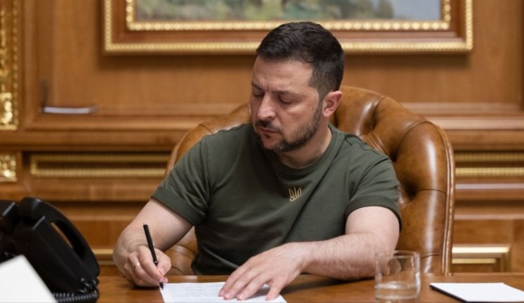 Зеленський продовжив санкції проти Фірташа та соратника Медведчука – Козака