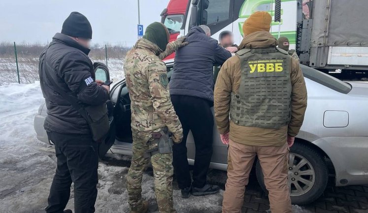 Двох жителів Закарпаття підозрюють в організації незаконного переправлення до ЄС, - ДПСУ. ФОТО
