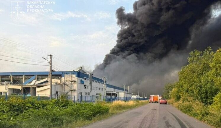 Наслідки ворожого удару по Мукачевому. ФОТОрепортаж