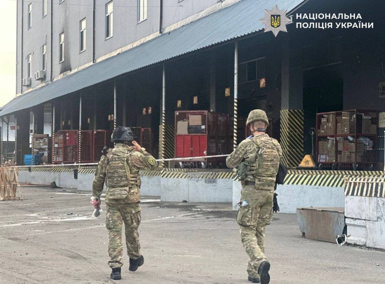Вибух на поштовому терміналі в Оболонському районі Києва: що відомо?