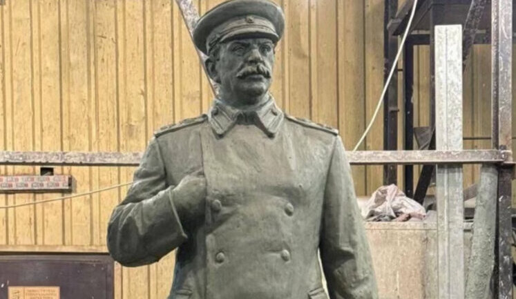В России установят очередной памятник Сталину