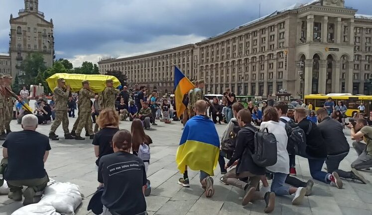 Із загиблим у бою з росіянами Романом Ратушним попрощалися в Києві. ВІДЕО+ФОТОрепортаж