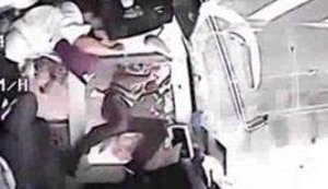 Шокирующие кадры столкновения пассажирского автобуса с грузовиком. ВИДЕО
