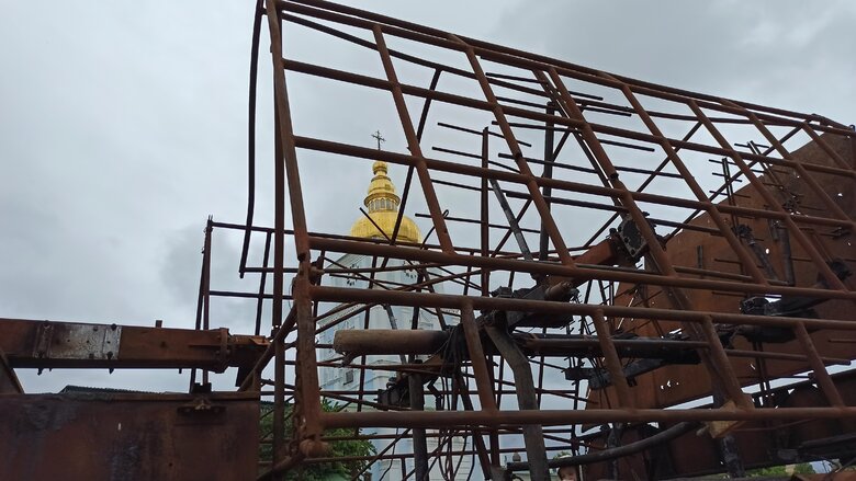 Танк, БМД та Тигр: В центрі Києва відкрилась виставка демілітаризованої техніки російських окупантів 42