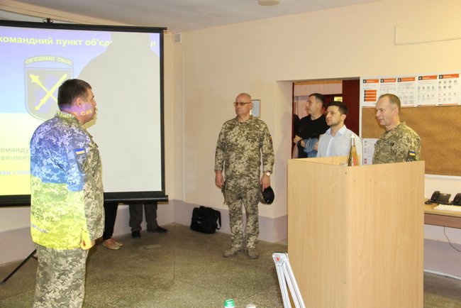 Zelenskyi visits frontline positions in Donbas 13