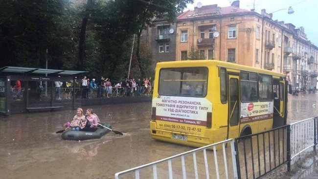 Сильна злива затопила Львів 10