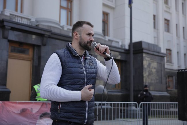 Нацкорпус закликав Зеленського не жартувати з п’ятою колоною 03