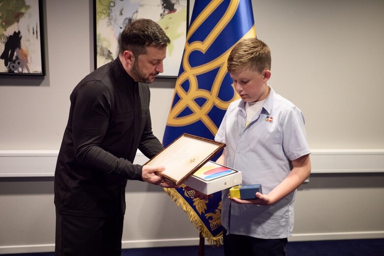 Zelensky honoured 11-year-old Danish boy Jens Thomsen with an award