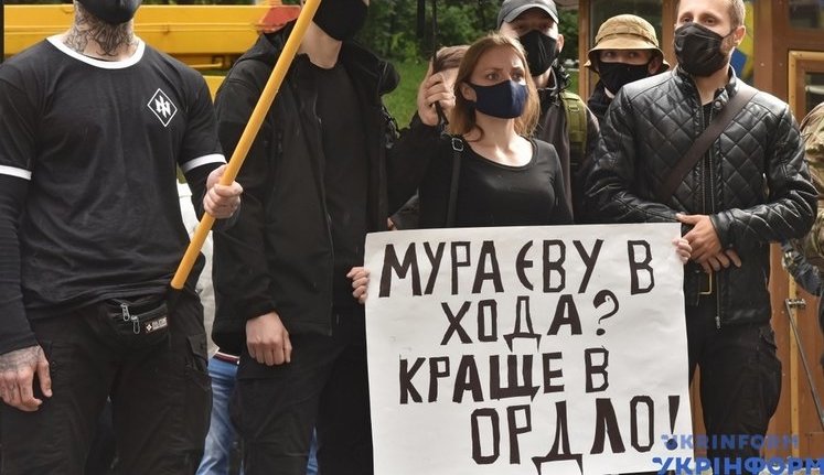 Мітингувальники під Кабміном вимагають не призначати Мураєву заступницею голови Харківської ОДА. ФОТО (оновлено)