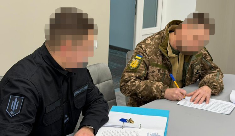 Офіцера ТЦК Миколаєва підозрюють у побитті військовозобов’язаних під час мобілізаційних заходів, - ДБР