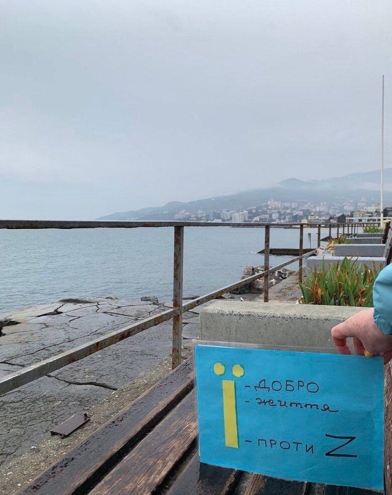 Желтая Лента провела акцию во временно оккупированном Крыму: К движению за неделю присоединились 50 активистов 01