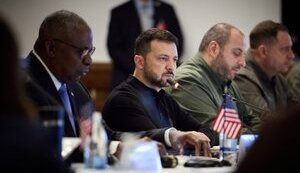 Зеленський закликав на Рамштайні дозволити бити по РФ західною зброєю