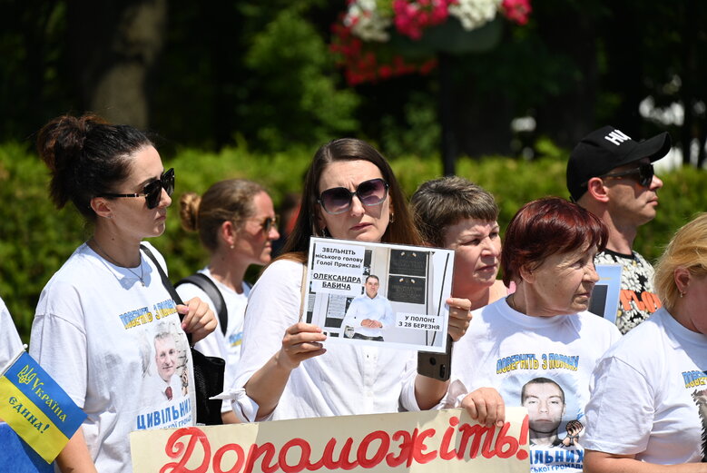 На акції в Києві вимагали визволити цивільних заручників Росії 03