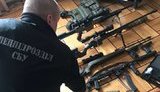 Арсенал зброї, яку могли використовувати на свята для провокацій, вилучили правоохоронці в Одесі, - НПУ. ФОТОрепортаж