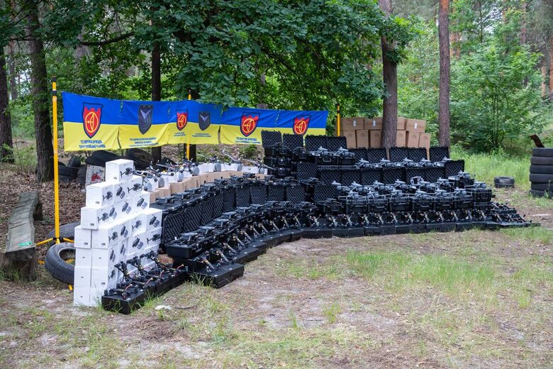 Кличко передал помощь военным