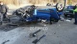 Porsche на швидкості зніс відбійник у центрі Києва, вилетів на тротуар, перекинувся на дах і загорівся: водій і пасажири вижили. ВІДЕО+ФОТОрепортаж