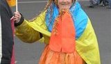 Баба Параска больше не считает Януковича бандитом, а с Ахметовым даже расцеловалась на дне рождения Ющенко
