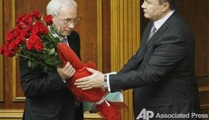 Янукович сорвался на Азарова: "Покажите людям те графики, которые вы мне показываете, скажите людям правду!"